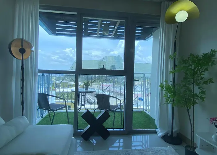Spacious And Comfortable 3br, 2br, 1br Family With Ocean-view Near Airport, Of Dreams, Solaire, Parqal, Ayala Malls, And Moa, Free Parking 4*