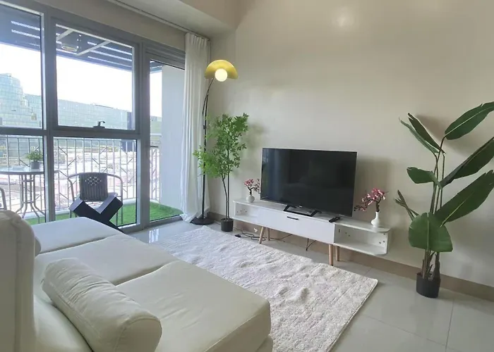 Spacious And Comfortable 3br, 2br, 1br Family With Ocean-view Near Airport, Of Dreams, Solaire, Parqal, Ayala Malls, And Moa, Free Parking