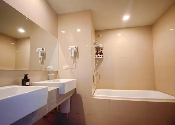Spacious And Comfortable 3br, 2br, 1br Family With Ocean-view Near Airport, Of Dreams, Solaire, Parqal, Ayala Malls, And Moa, Free Parking