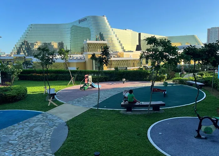 Spacious And Comfortable 3br, 2br, 1br Family With Ocean-view Near Airport, Of Dreams, Solaire, Parqal, Ayala Malls, And Moa, Free Parking 4*